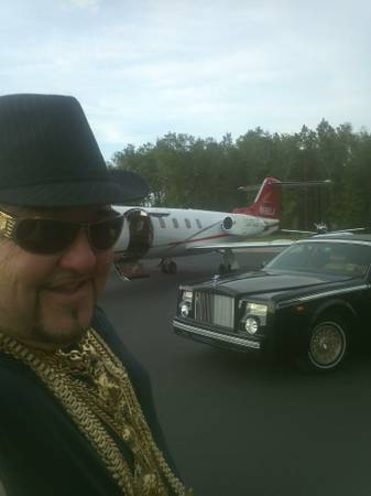 Illustration for article titled For $24,900, Get a "Rolls Royce" Limo!